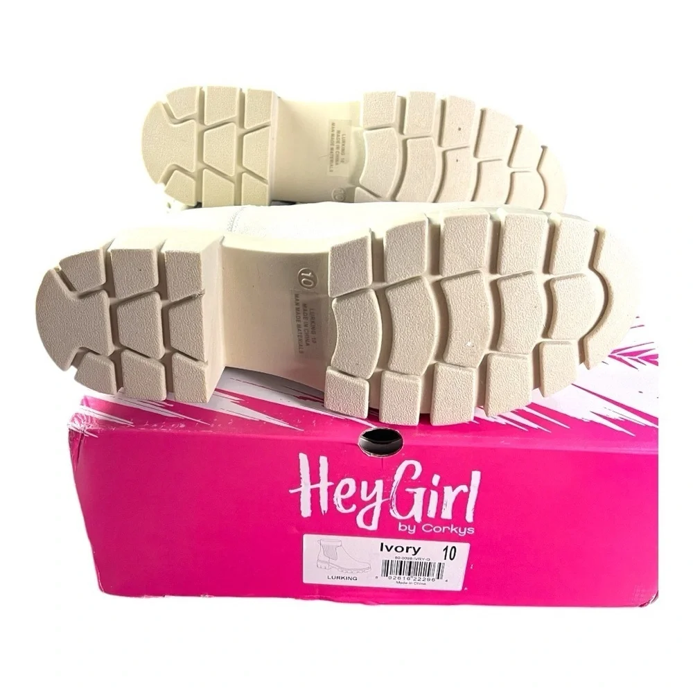 Hey Girl Ivory Lug Sole Ankle Boots – Size 10